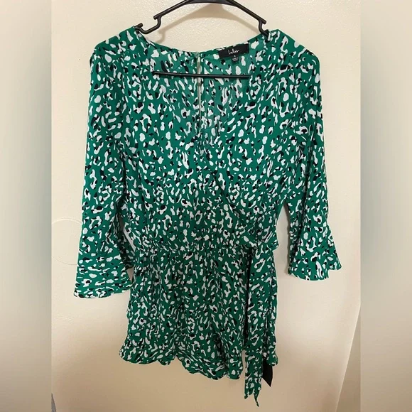 ✨NWT Lulus Make Moves Green and Black Print Flounce Sleeve Romper Size Small - Picture 4 of 15